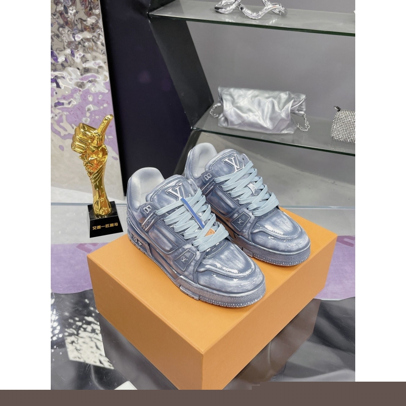 l**is V*t*n sneakers